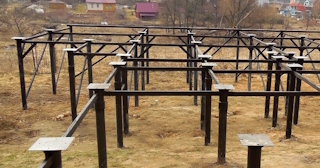 Свайный фундамент под ключ цена с установкой в Карпинске от 523 рублей/м2| установка свайного фундамента под дом под ключ недорого